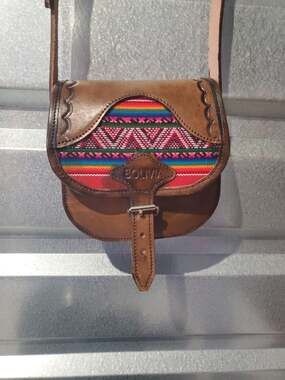 Handmade Leather Crossbody Bag with "BOLIVIA" Detail and Geometric Woven Pattern